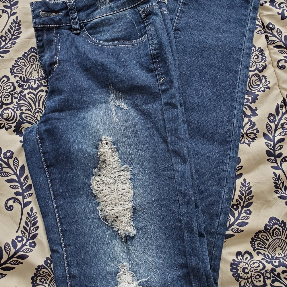 Destroyed skinny jeans